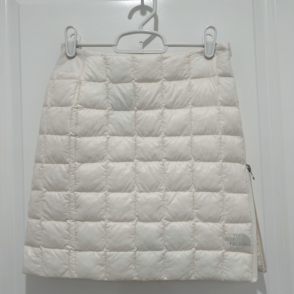 North Face quilted puffer miniskirt zip side size xs winter white
